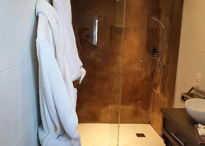 Couette-café Maison Pierreuse 4*